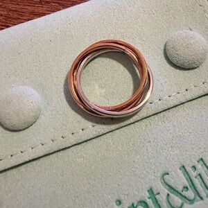 Elegant Tri-Color Interlocking Fidget Ring